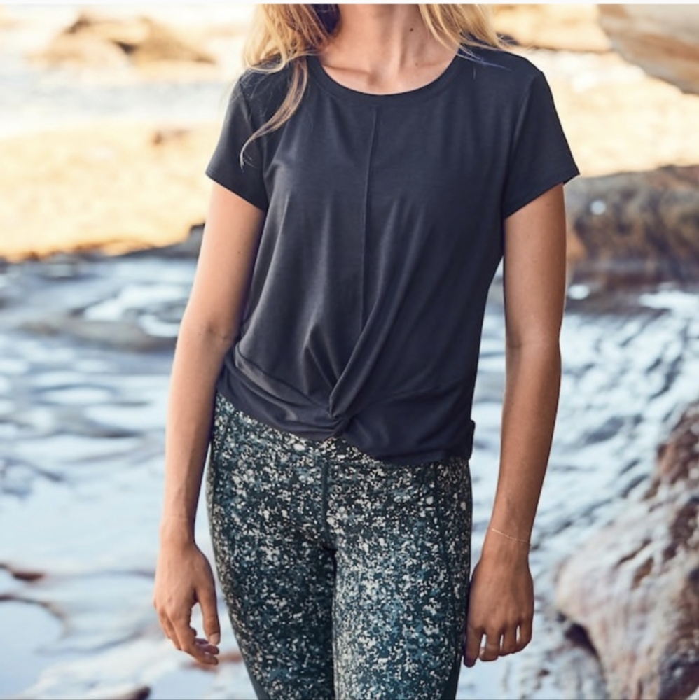 athleta salutation stash pocket legging / tight